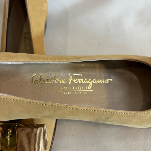 SALVATORE FERRAGAMO Sz 6AA Slip On Low Heel Suede Bow Toe Cap Metal Plaquette - Picture 4 of 11